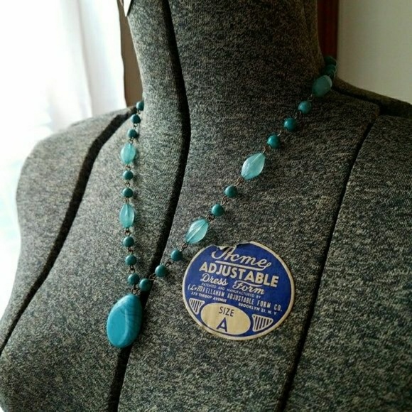 Relisted-Turquoise blue and gold tone necklace - Picture 4 of 7